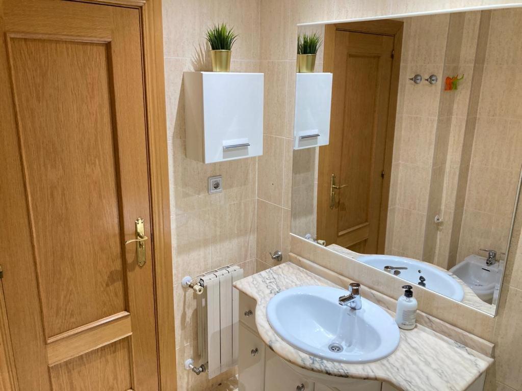 Apartamento Grande, 2 Dormitorios, Garaje Gratis Μαδρίτη Εξωτερικό φωτογραφία